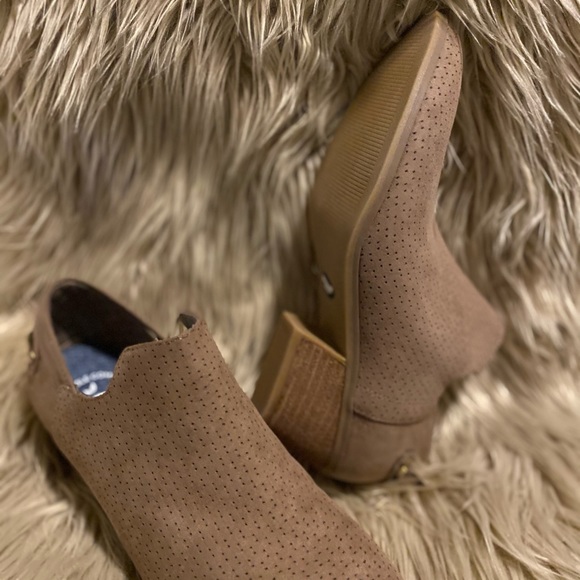 Dr. Scoll’s Booties, size 8 brand New, color Tan - Picture 6 of 6